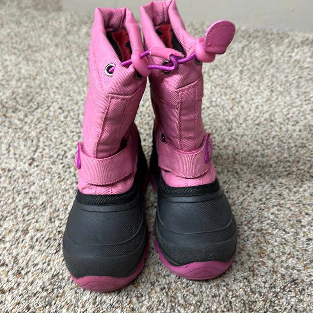 Size 9 snow boots